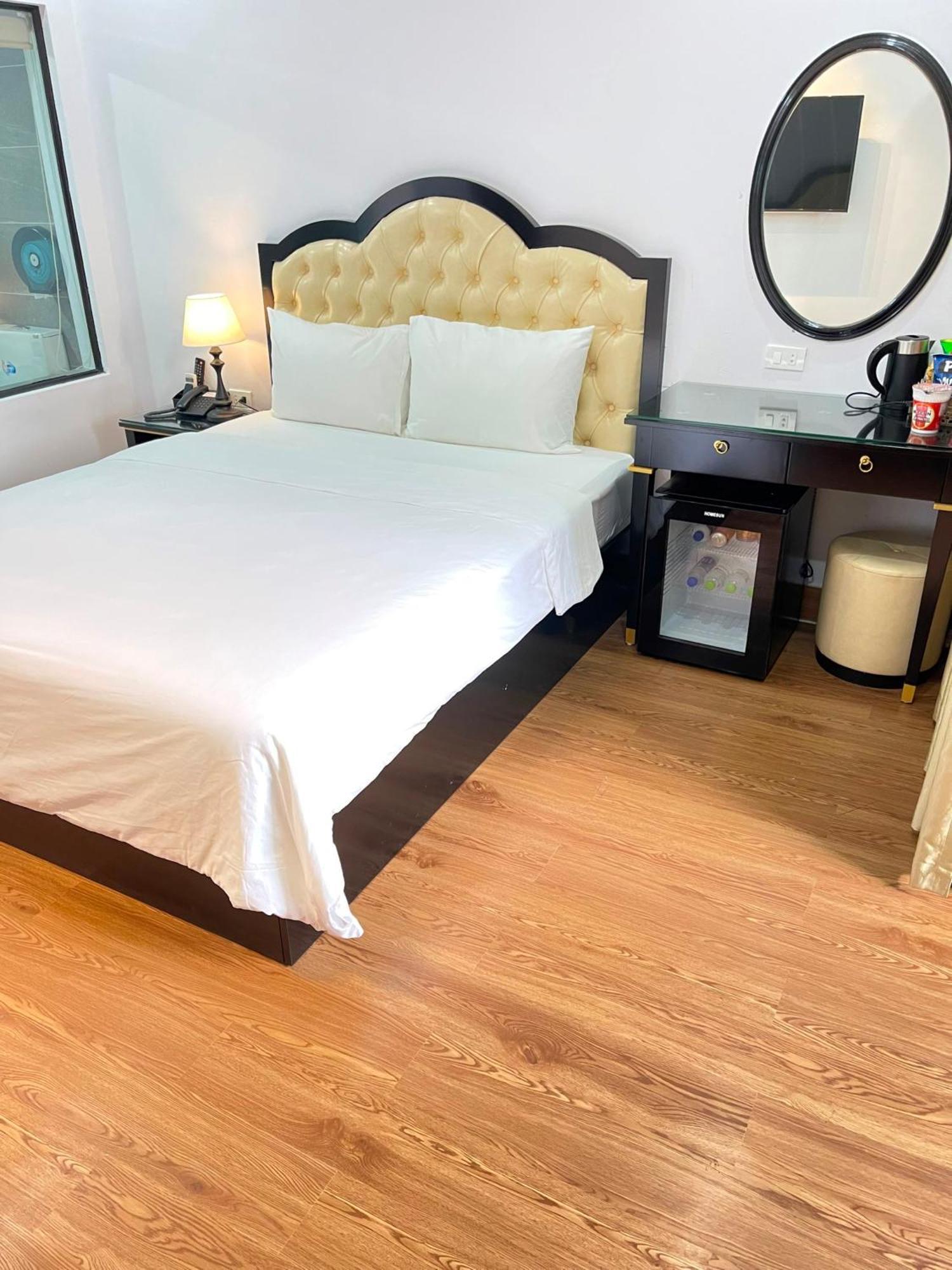 Nhat Tan Hotel Ханой Экстерьер фото
