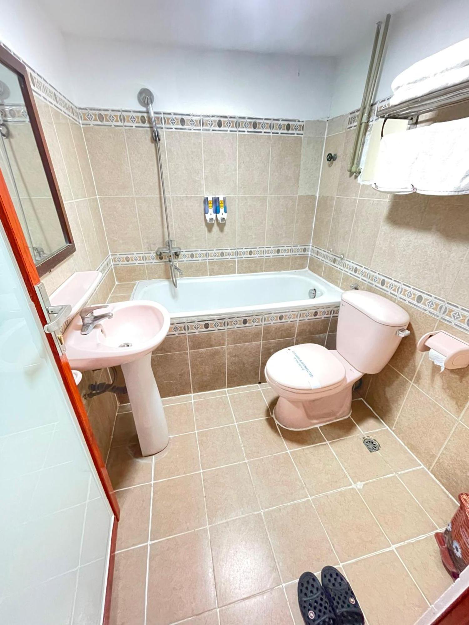 Nhat Tan Hotel Ханой Экстерьер фото